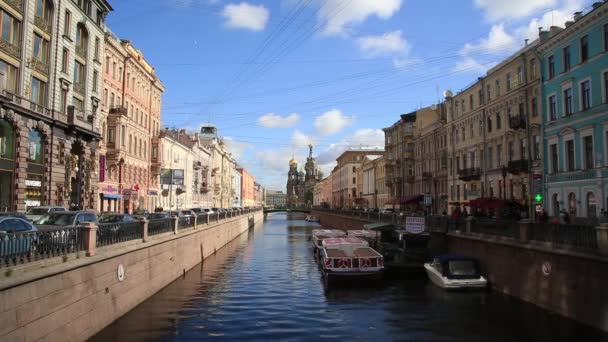 16.06.2015 - uitzicht vanaf Kazansky brug van de Voskresenskiy Sobor, Sint-Petersburg, Russia.02 — Stockvideo