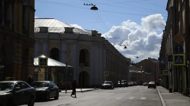 16.06.2015 - Str. Lomonosov, San Pietroburgo, Russia, Bolshoy Gostiny Dvor . — Video Stock