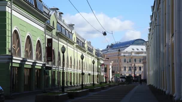 A 16.06.2015 St Petersburg. Ülő udvar, Perinnaya vonal. — Stock videók