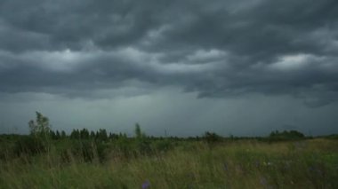 Daha önce yağmur peyzaj,