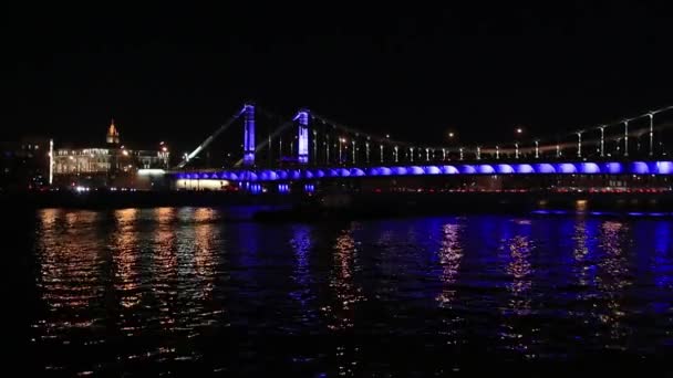 Krymsky γέφυρα στις όχθες του ποταμού Μόσχα. Νύχτα — Αρχείο Βίντεο