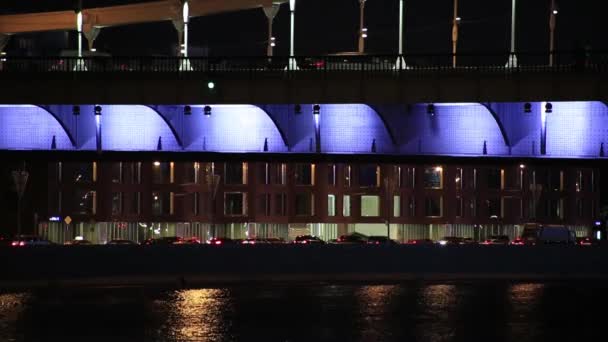 Pretschistenskaja Uferweg. Krimbrücke. Nacht — Stockvideo