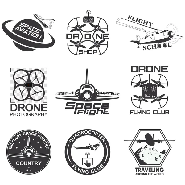 Ensemble d'espaces vintage, drone, emblèmes de vol aéronautique, étiquettes, badges — Image vectorielle