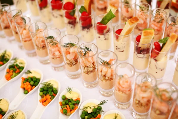 Seafood cocktail in glasses — Stock Photo, Image