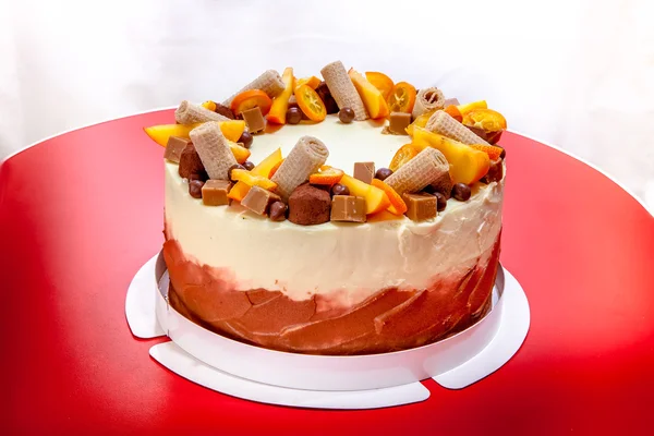 Delicioso pastel con naranja y chocolate . —  Fotos de Stock