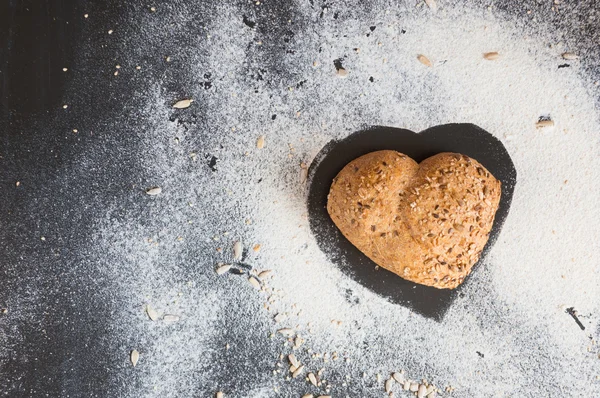Liefde en passie voor volkoren brood — Stockfoto