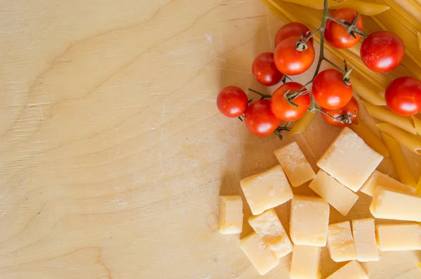 Grana padano with pasta and tomatoes — Stock Photo, Image