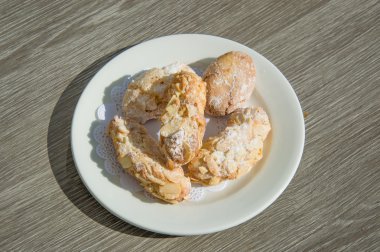 Tipik İtalyan badem hamur işleri