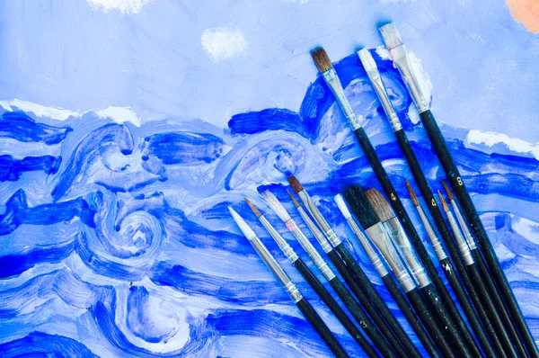 Pinceles ilustradores sobre fondo azul — Foto de Stock