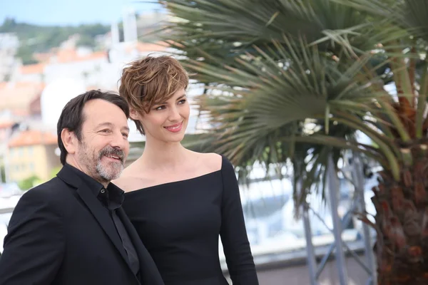 Skådespelerskan Louise Bourgoin sköter den 'Je Suis FN Soldat' ('I Am A Soldier') Photocall under 68 årliga Cannes Film Festival den 20 maj 2015 i Cannes, Frankrike. — Stockfoto