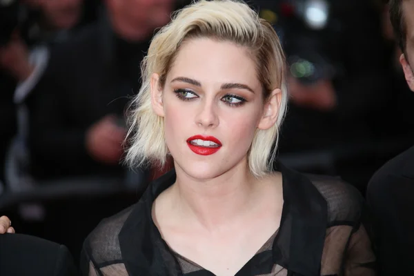 Kristen Stewart woont de Cafe Sociëteit bij — Stockfoto