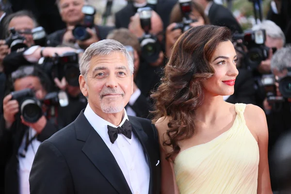 George Clooney assiste ao 'Monstro do Dinheiro' — Fotografia de Stock