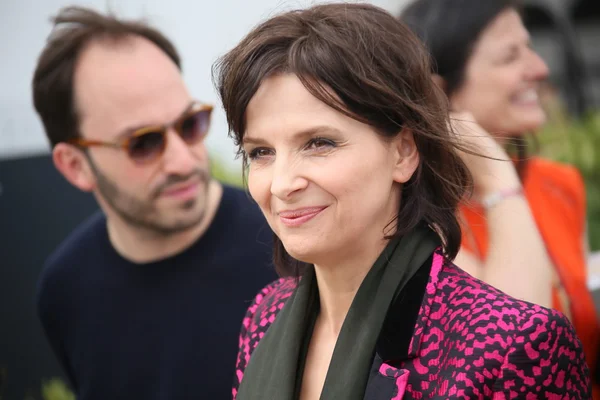 Juliette Binoche frequenta o "Slack Bays" — Fotografia de Stock