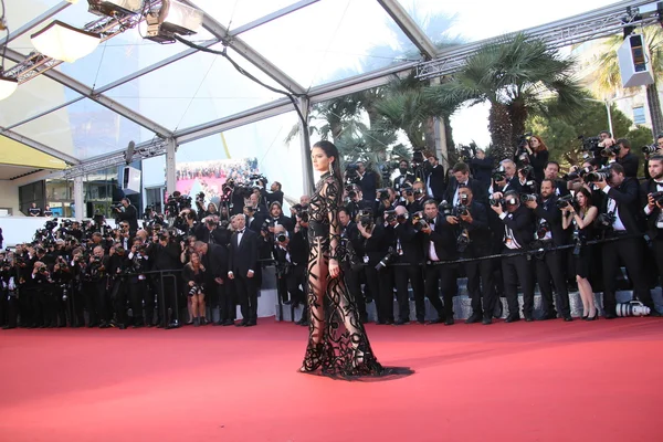 Kendall jenner bei cannes film festival — Stockfoto