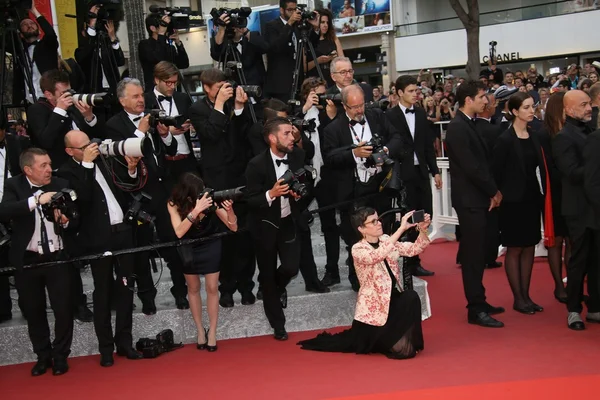 Des photographes assistent à la cérémonie de clôture — Photo