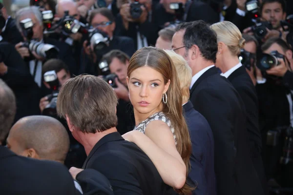 Adele Exarchopoulos navštěvuje 'Poslední Facebook' — Stock fotografie