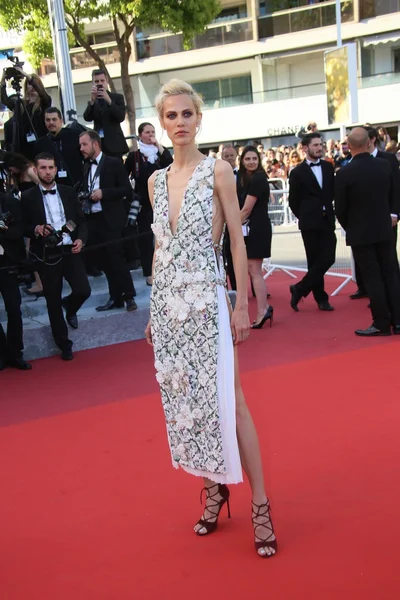 Aymeline Valade en el Festival de Cannes — Foto de Stock