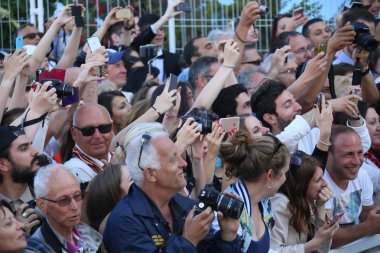 Atmosfer görüntüsü 'Elle' e katılıyor 