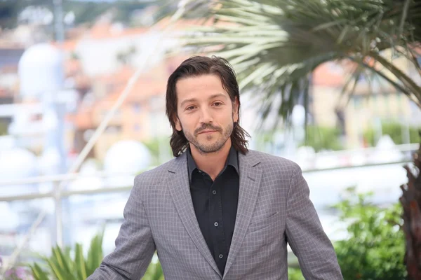 Diego Luna menghadiri 'Darah Ayah' — Stok Foto