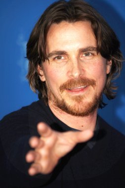 Christian Bale 'Savaş çiçek' basın toplantısı katılır