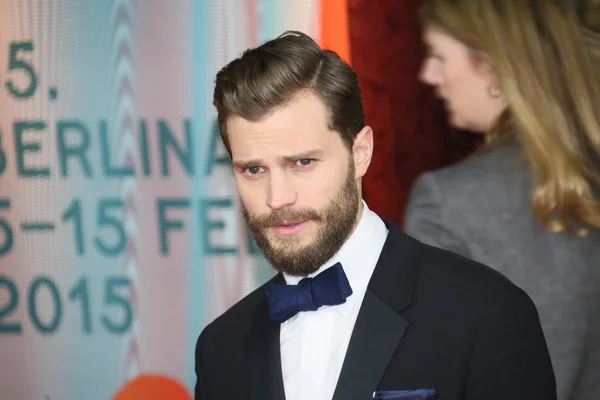 Jamie Dornan 'Elli tonları, gri' prömiyeri katılır