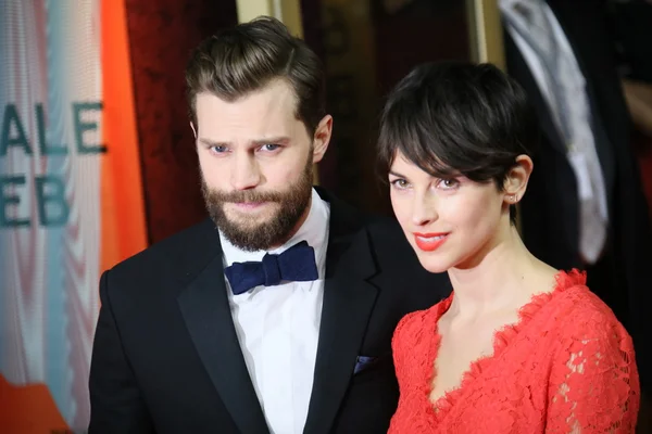 Jamie Dornan, Amelia Warner asisten al estreno 'Cincuenta Sombras de Grey' — Foto de Stock