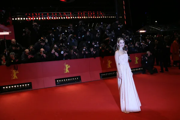 Lily James partecipa alla premiere di Cenerentola — Foto Stock