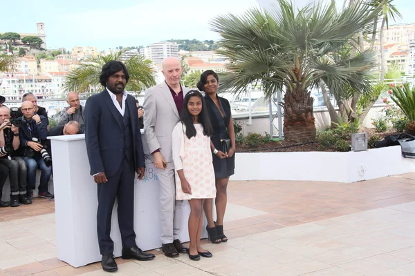 Jesuthesan Antonythasan, director Jacques Audiard, Claudine Vinasitamby, Kalieaswari Srinivasan — Stock Photo, Image