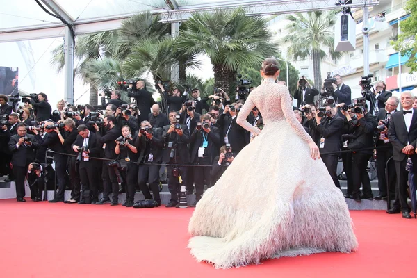 Araya Hargate en el Festival de Cannes — Foto de Stock