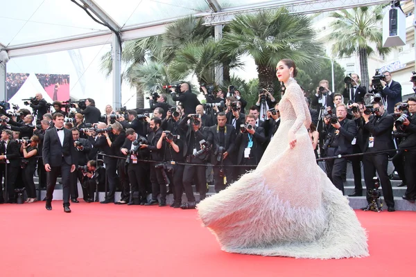 Araya Hargate en el Festival de Cannes — Foto de Stock