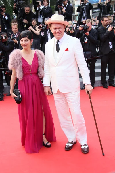 Cannes, Francja, zm. 24 maja 2015: Jan c reilly i alison dickey uczestniczyć w ceremonii zamknięcia podczas 68. Festiwal Filmowy cannes na 24 maja 2015 w cannes, Francja — Stock fotografie