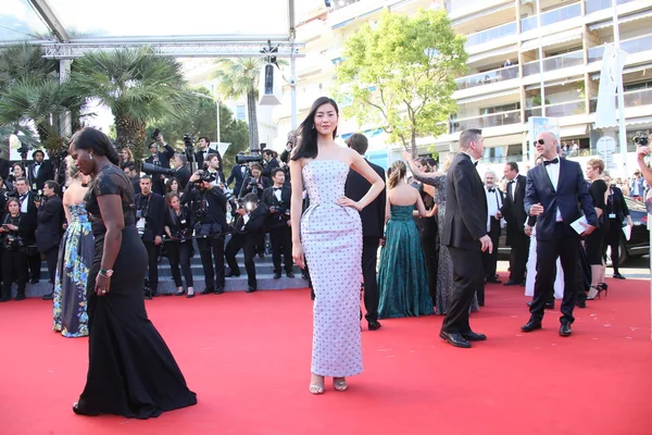 Modeli Liu Wen Cannes Festivali'nde — Stok fotoğraf