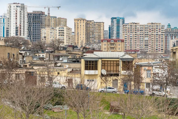 Central Park 'ta hava soğuk. Bakü, Azerbaycan. 15.02.2025.