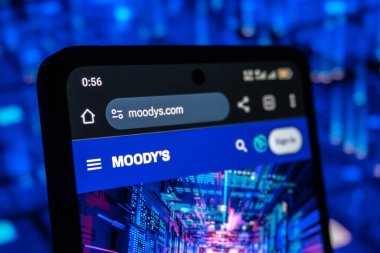 Moody 's' de. İş ve analiz kavramı. Editör fotoğrafı çekildi: Bakü, Azerbaycan. 09.12.2025.