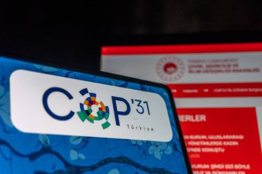 Türkiye, COP31 'e ev sahipliği yapacak. Çevre, sürdürülebilirlik ve iklim değişikliği sorunları. Editör fotoğrafı çekildi: Bakü, Azerbaycan. 06.12.2025.