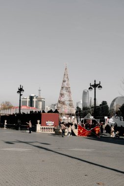 Bakü Bulvarı 'nda yeni yıl havası. Bakü, Azerbaycan. 13.12.2025.