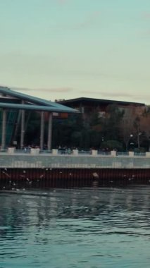 İnanılmaz bir şehir manzarası. Seyahat ve tatil konsepti. Bakü, Azerbaycan. 13.12.2025.