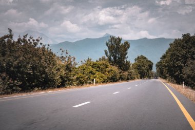 Sheki-Oguz yolu. Yaz macera titreşimleri.