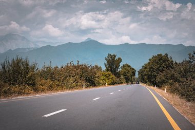 Sheki-Oguz yolu. Yaz macera titreşimleri.