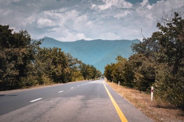 Sheki-Oguz yolu. Yaz macera titreşimleri.