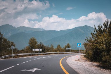 Sheki-Oguz yolu. Yaz macera titreşimleri.