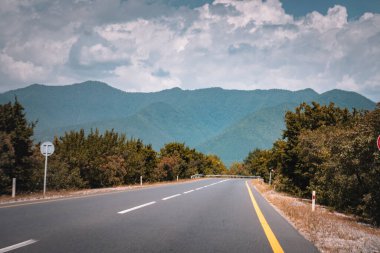Sheki-Oguz yolu. Yaz macera titreşimleri.