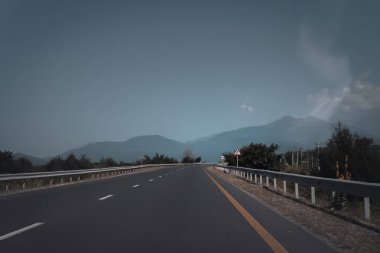 Geliyoruz. Oguz-Sheki yolu. Seyahat, tatil, tatil ve yaz maceraları..