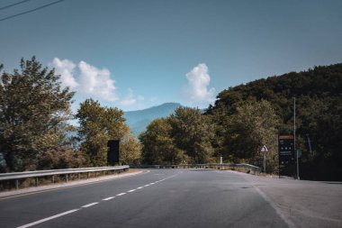 Sheki-Oguz yolu. Yaz macera titreşimleri.