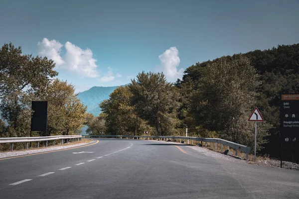 Sheki-Oguz yolu. Yaz macera titreşimleri.