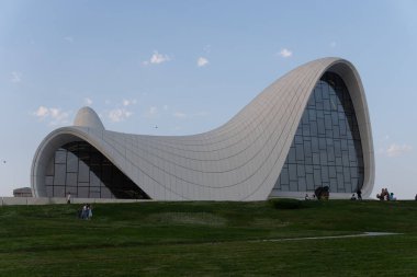 Heydar Aliyev Merkezi. Seyahat ve mimari kavramı.
