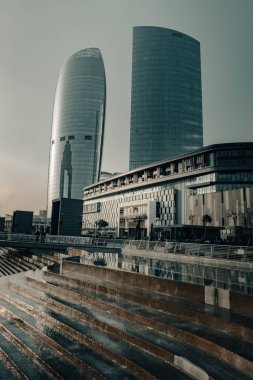 Sinematik şehir manzarası. Bakü, Azerbaycan. 01.02.2026.