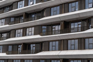 Bakü Beyaz Şehri 'nin modern şehir mimarisi. Şehir binası, inşaat ve şehir planlama konsepti. Bakü, Azerbaycan. 14.02.2026.