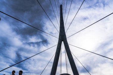 Yaya Köprüsü ve Times Meydanı Kompleksi 2025. Bakü Beyaz Şehir Bölgesi. Şehir binası, inşaat ve şehir planlama konsepti. Bakü, Azerbaycan. 14 Şubat 2026.