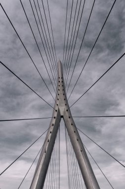 Yaya Köprüsü ve Times Meydanı Kompleksi 2025. Bakü Beyaz Şehir Bölgesi. Şehir binası, inşaat ve şehir planlama konsepti. Bakü, Azerbaycan. 14 Şubat 2026.